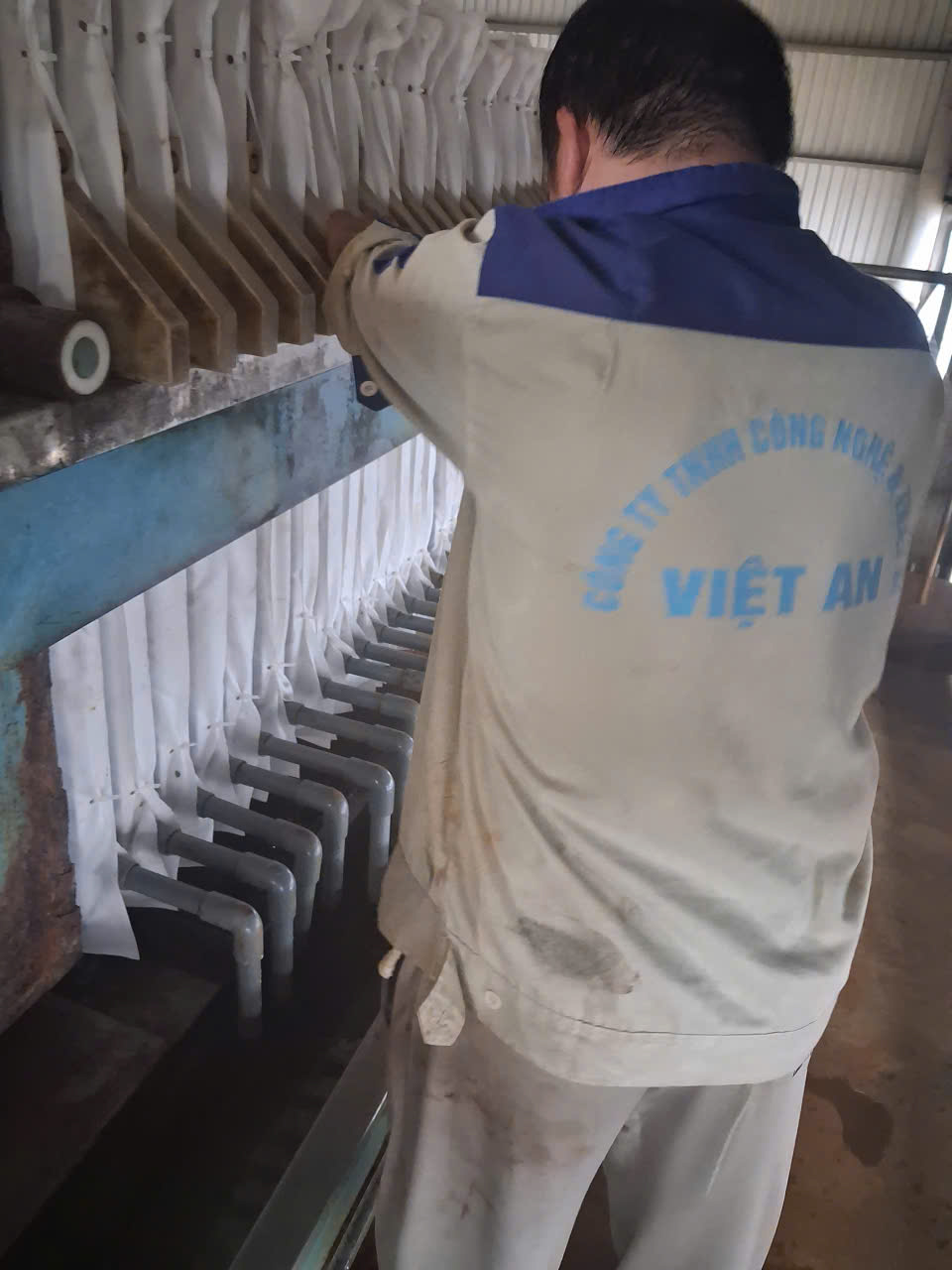 Việt An thay thế vải lọc máy ép bùn cho khách hàng