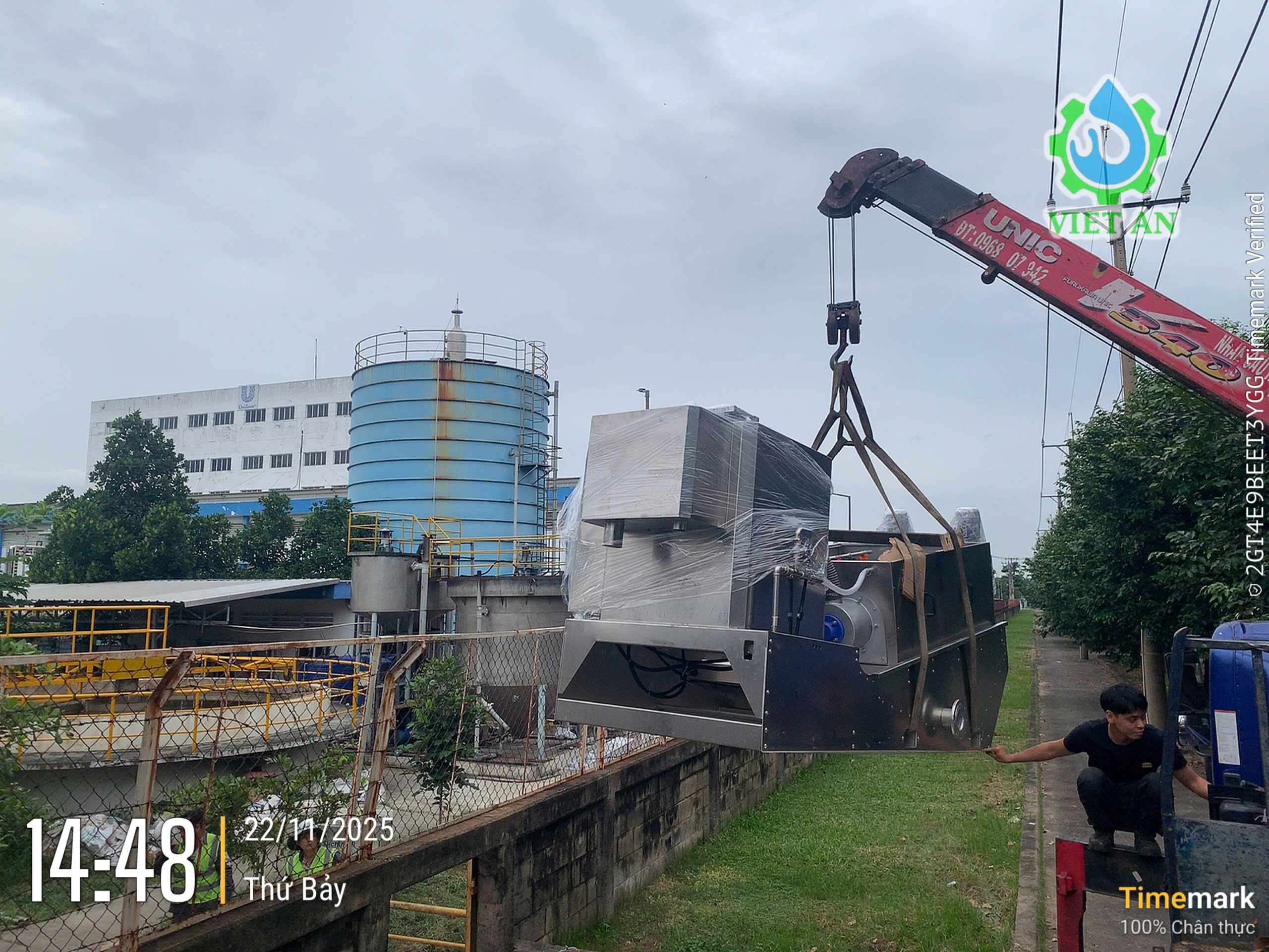 Bàn giao máy ép bùn trục vít